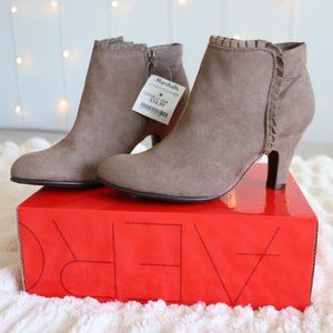 Beautiful Taupe Booties! | 076